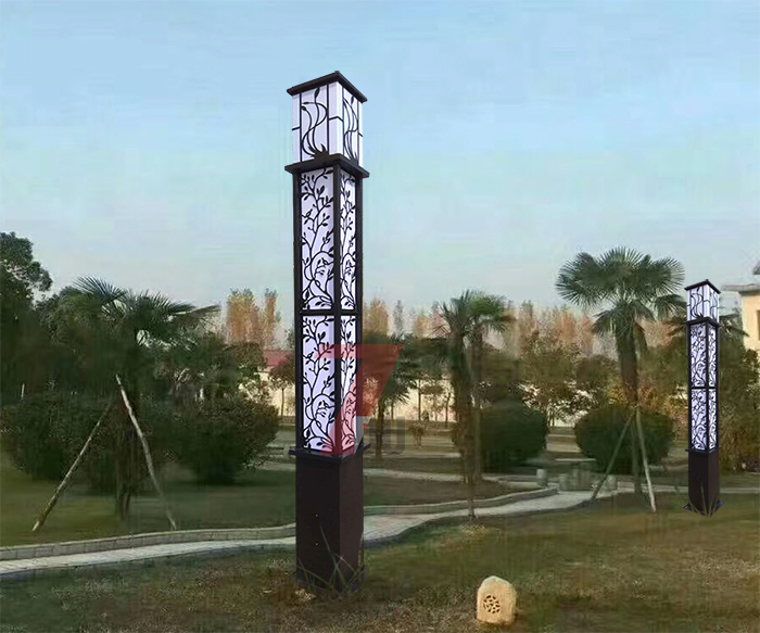 (QDJGDZ-014)廣場(chǎng)方形鏤空景觀(guān)燈柱公園安裝效果實(shí)拍